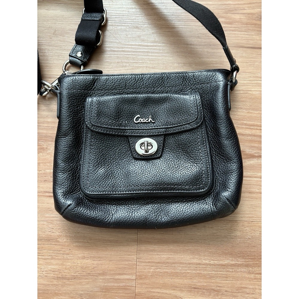 Coach Black Pebbled Leather Turn Lock Pocket Swingpack Crossbody Bag F45012 - Picture 2 of 8